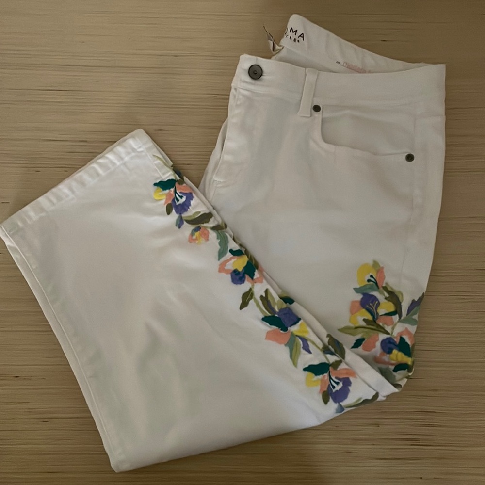 Sonoma White Floral Embroidered Plus Size Denim Capris, size 14